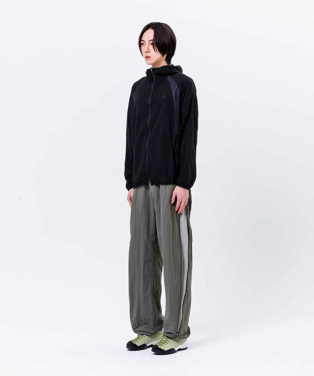 suspenders skirt/pants model image-S4L10